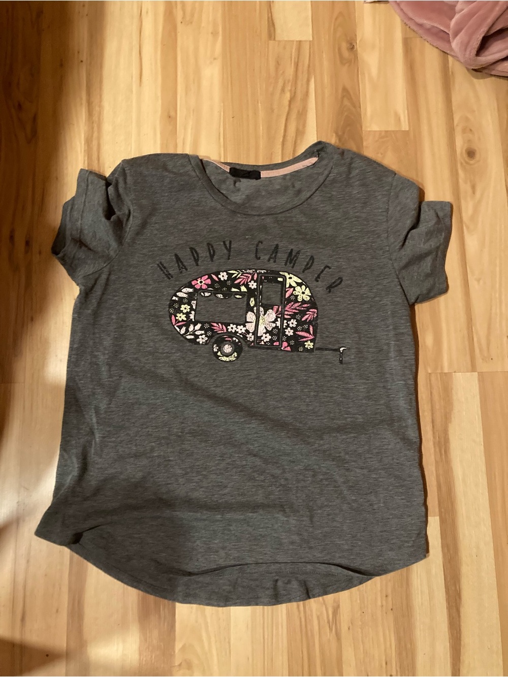 Women’s Gray 'Happy Camper' Floral Graphic Short Sleeve Tee
